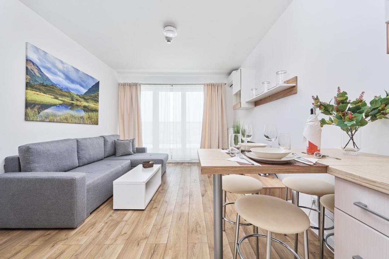 Apartment Krakowska 39 With Ac & Parking & Loggia Wroclaw By Noclegi Renters Экстерьер фото