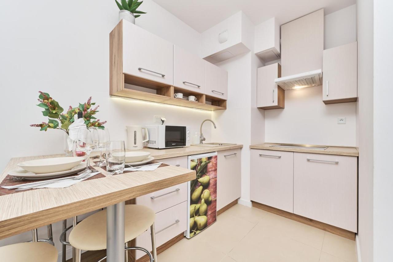 Apartment Krakowska 39 With Ac & Parking & Loggia Wroclaw By Noclegi Renters Экстерьер фото